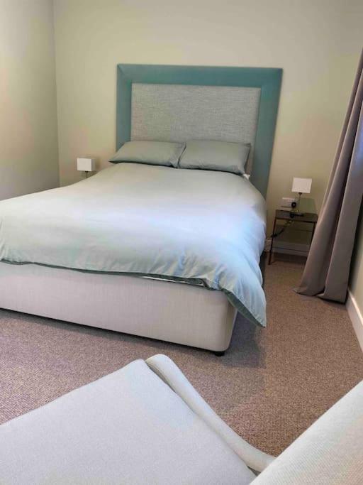 Larks Leaze Lodge, Steeple Ashton, Wiltshire Trowbridge Dış mekan fotoğraf