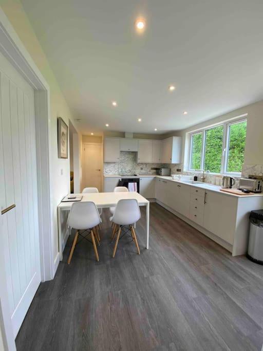 Larks Leaze Lodge, Steeple Ashton, Wiltshire Trowbridge Dış mekan fotoğraf