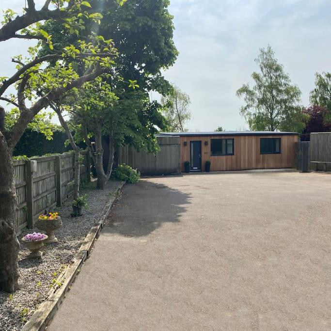 Larks Leaze Lodge, Steeple Ashton, Wiltshire Trowbridge Dış mekan fotoğraf