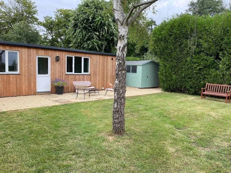 Larks Leaze Lodge, Steeple Ashton, Wiltshire Trowbridge Dış mekan fotoğraf
